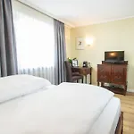 Hotel Altmünchen by Blattl