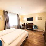 Hotel Altmünchen by Blattl